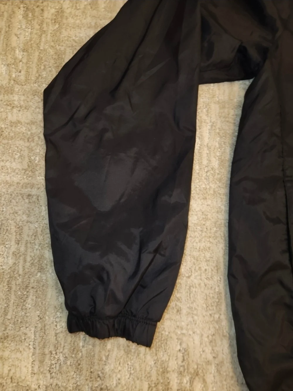 Nike Black Windbreaker Water Resistant Hooded Jacket Embroidered Swoosh Medium